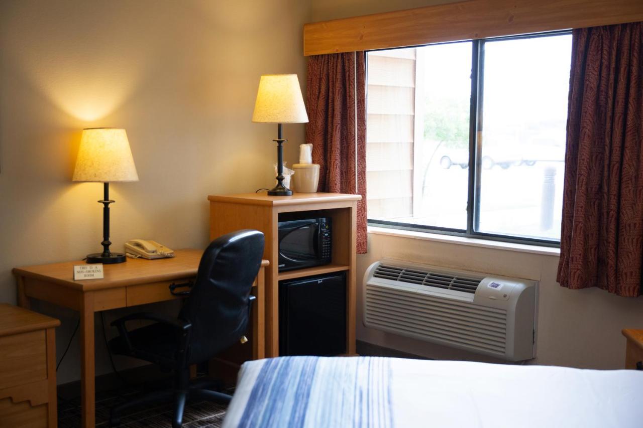 Americinn By Wyndham Pampa Event Center Exteriör bild